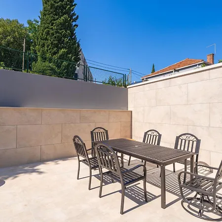 Palo Alto,free Parking Ragusa